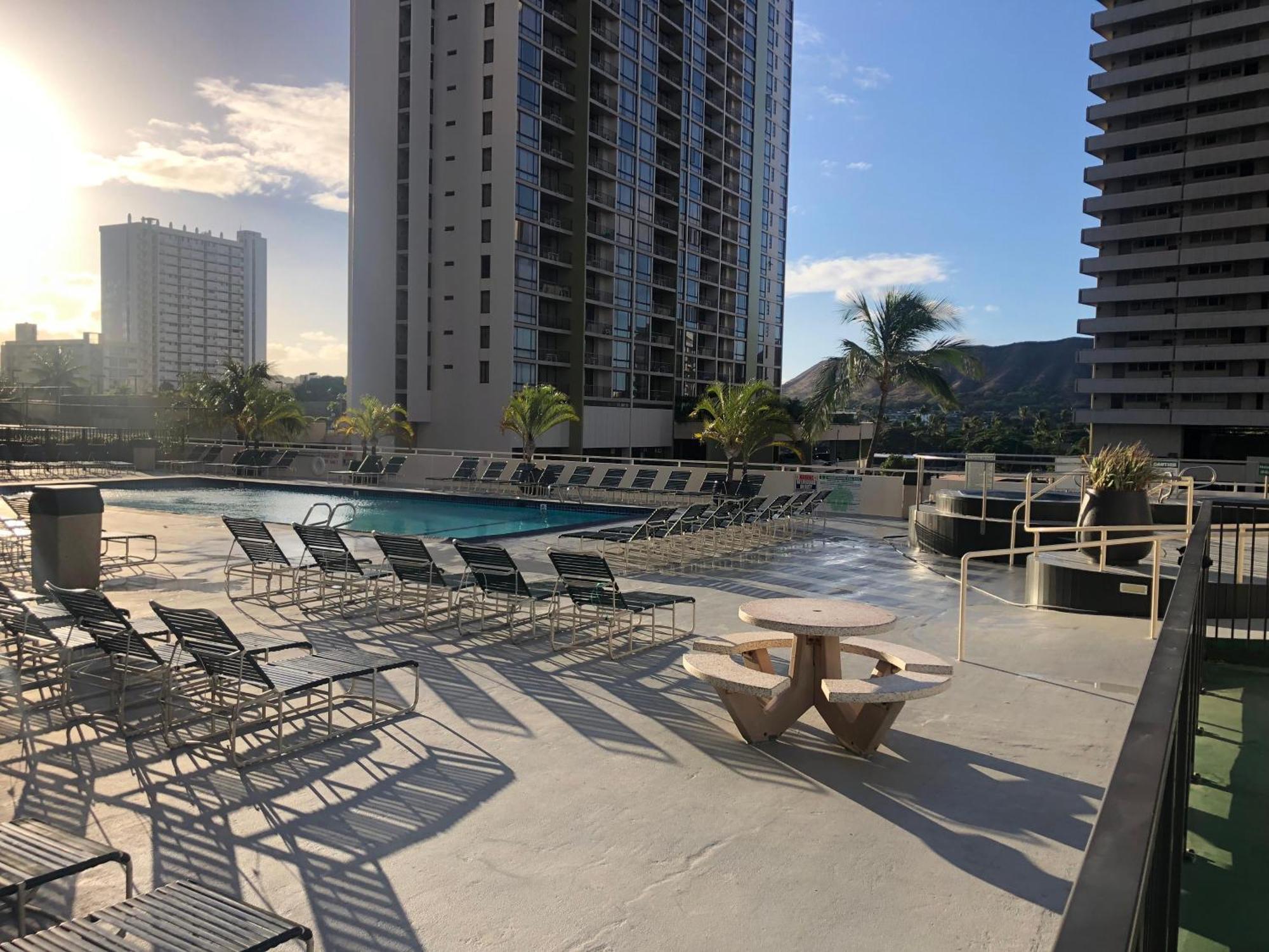 Waikiki Banyan Ohana