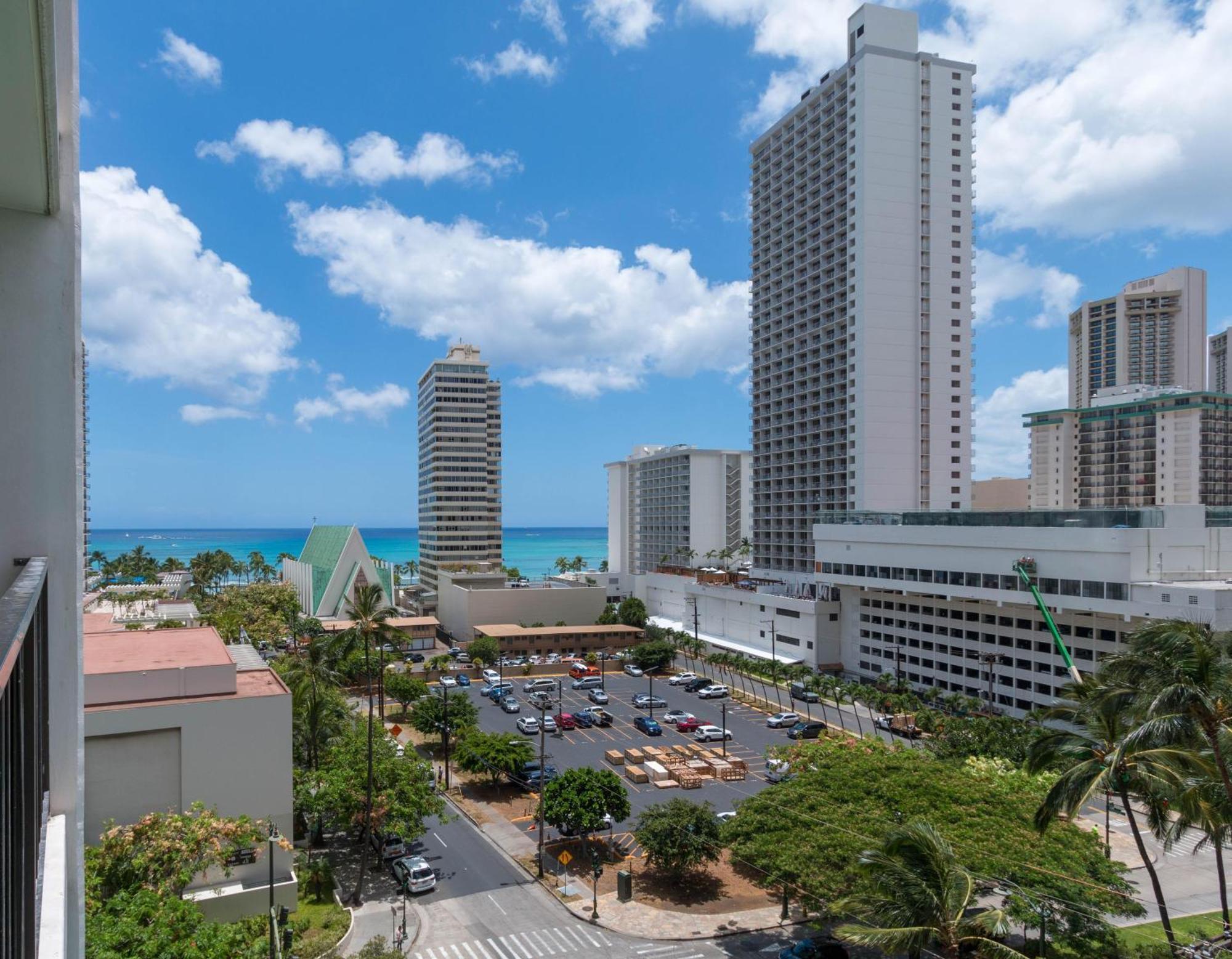 Waikiki Banyan Ohana *