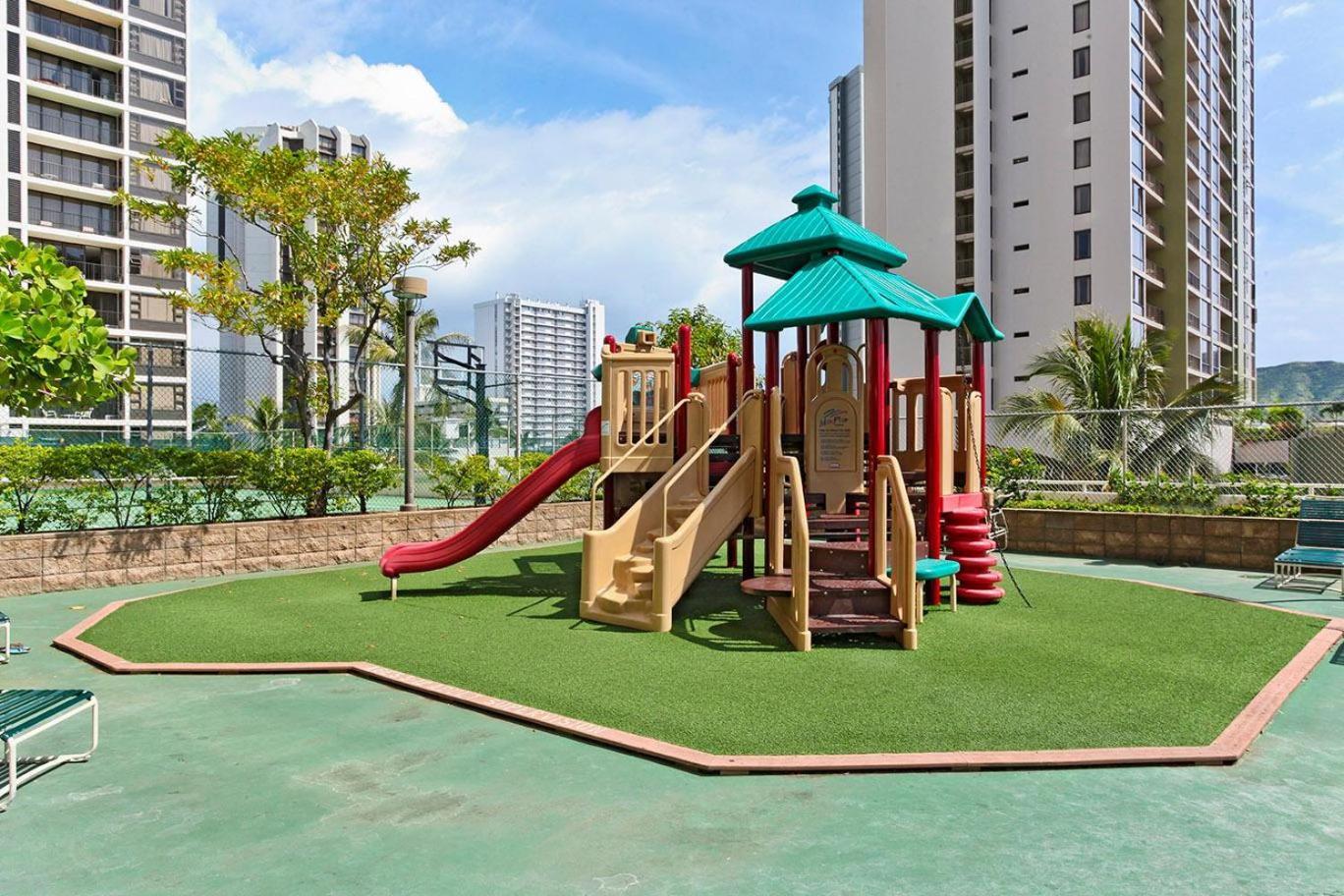 Waikiki Banyan Ohana