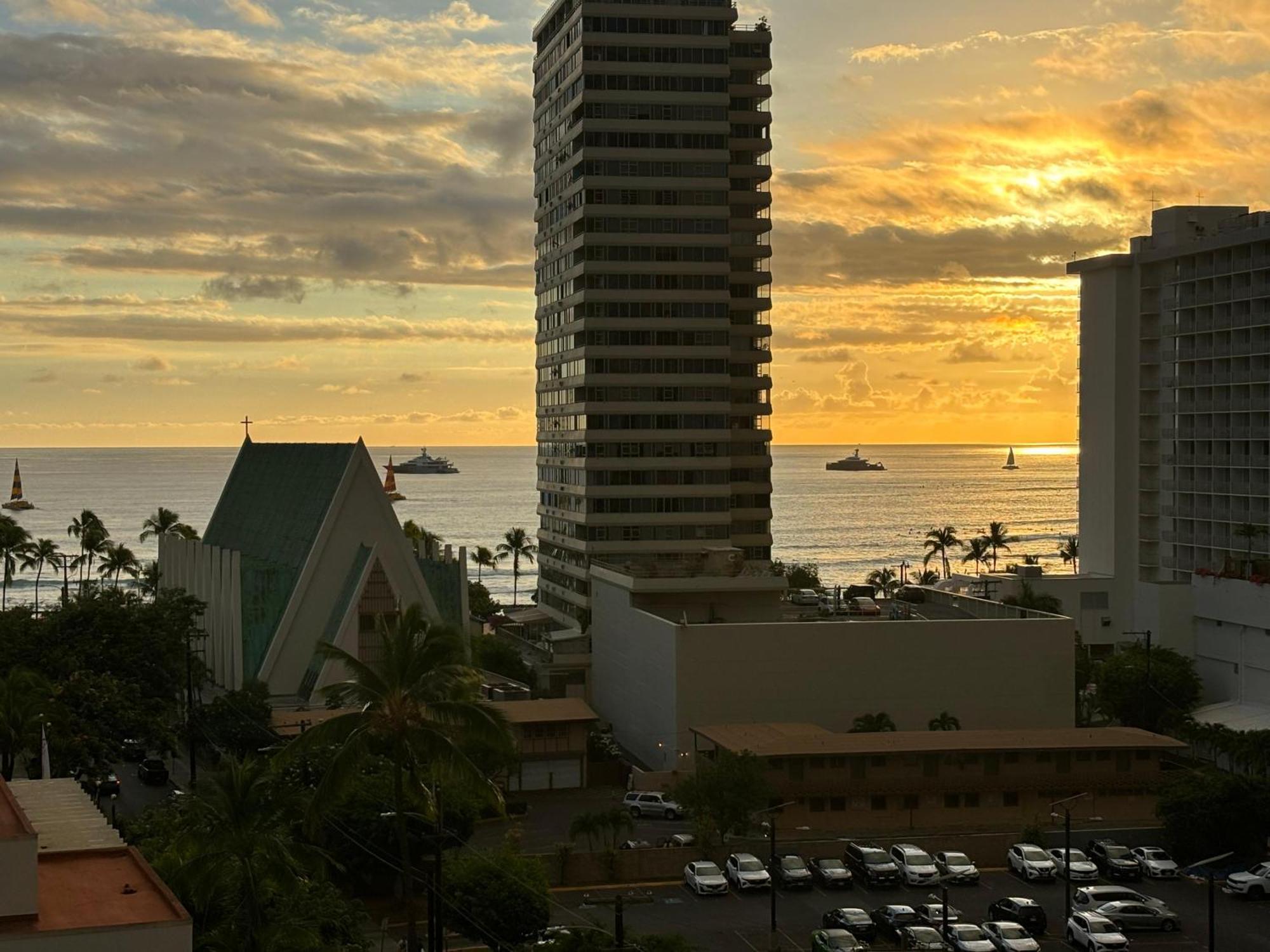 Waikiki Banyan Ohana *